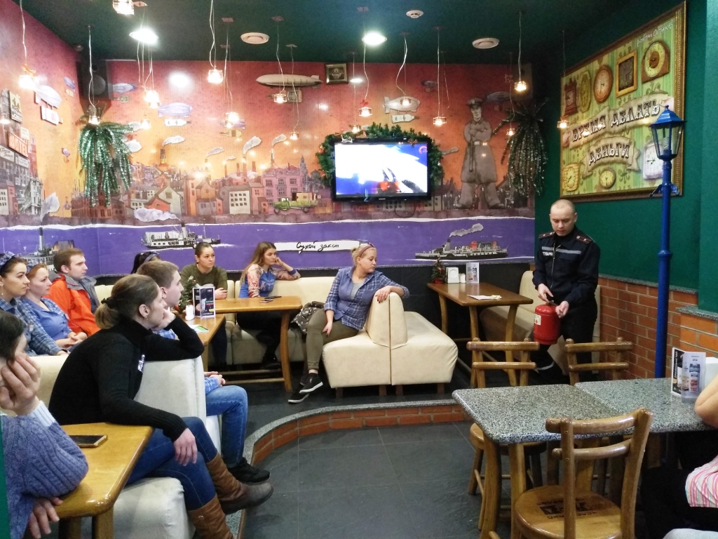  Рятувальники провели профілактичну бесіду з робітниками піцерії «Челентано»